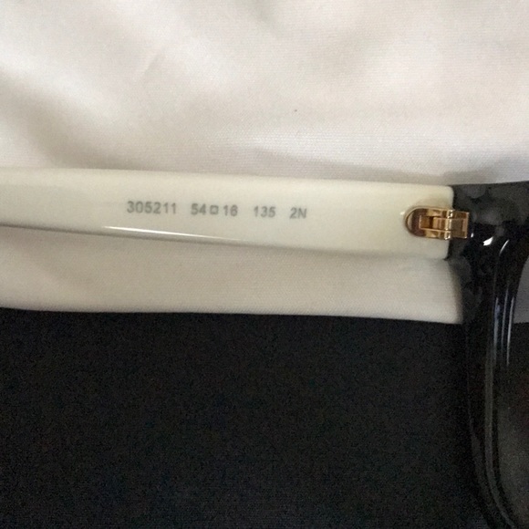 Michael Kor’s sunglasses - Picture 3 of 8